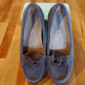 VIONIC suede slip on flats, high arch size 5